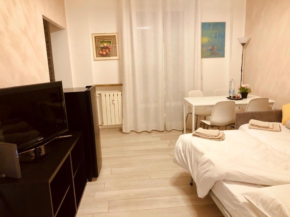 Lovely 2 Room Apartment With Small Garden Milão Exterior foto