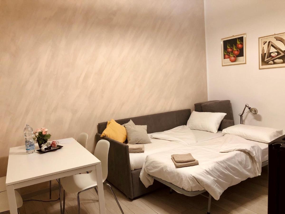 Lovely 2 Room Apartment With Small Garden Milão Exterior foto