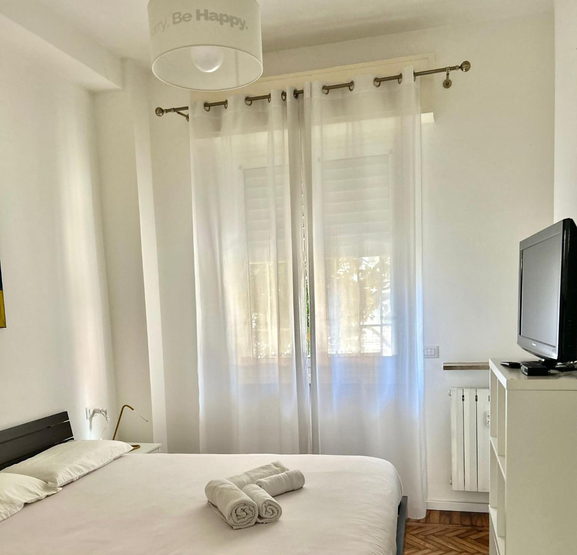 Lovely 2 Room Apartment With Small Garden Milão Exterior foto