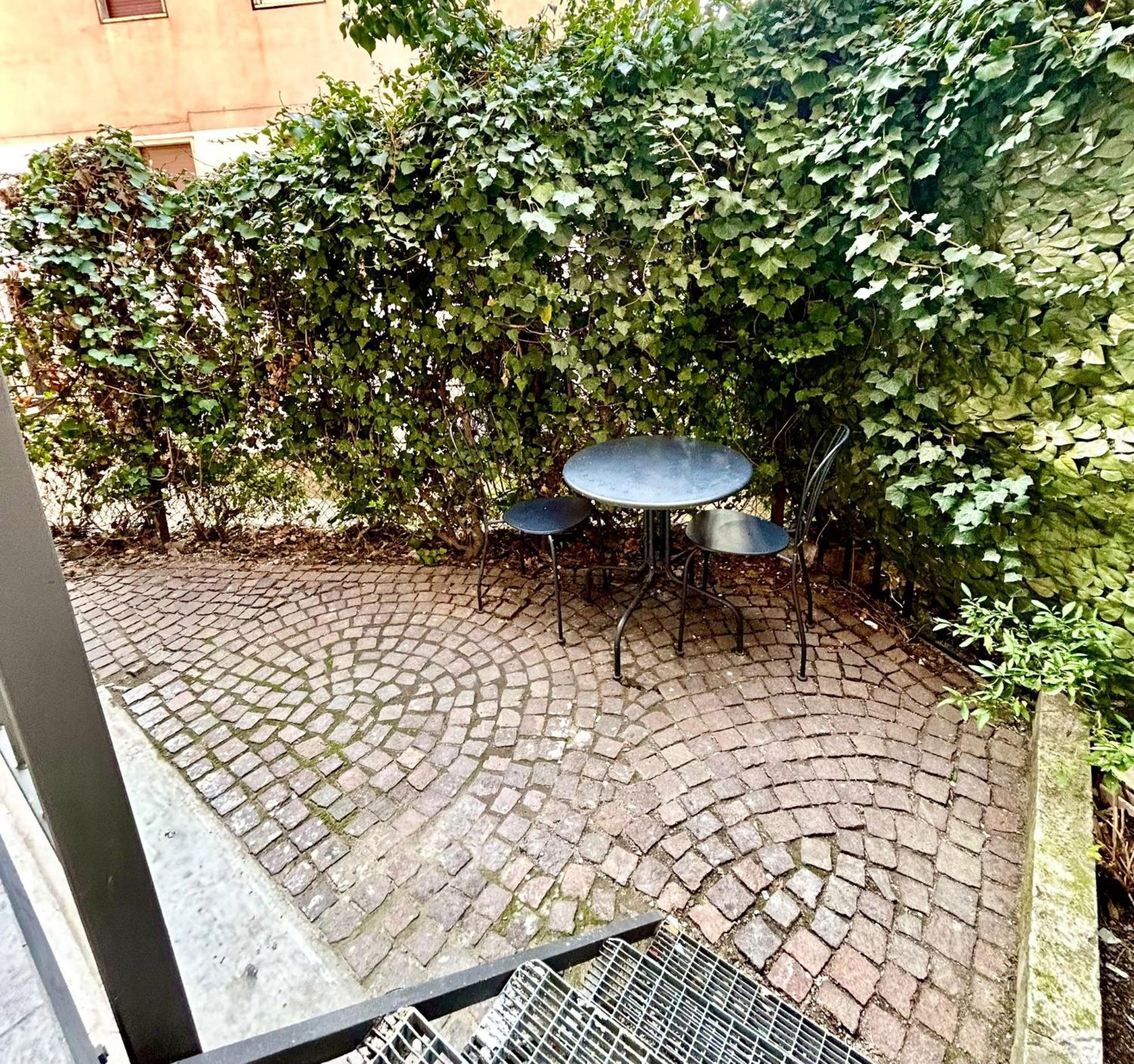 Lovely 2 Room Apartment With Small Garden Milão Exterior foto