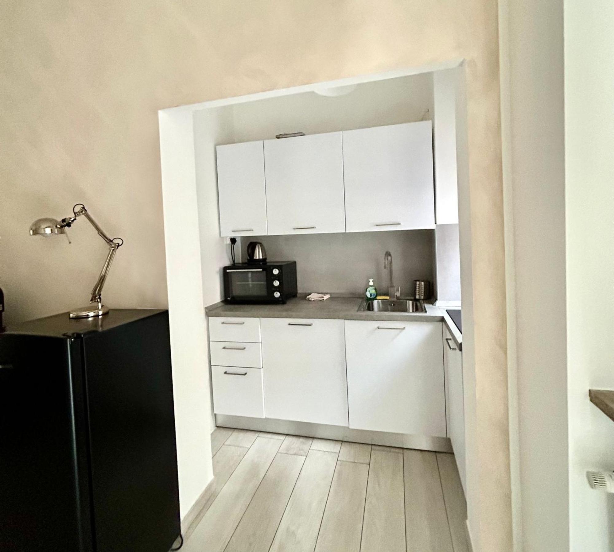 Lovely 2 Room Apartment With Small Garden Milão Exterior foto