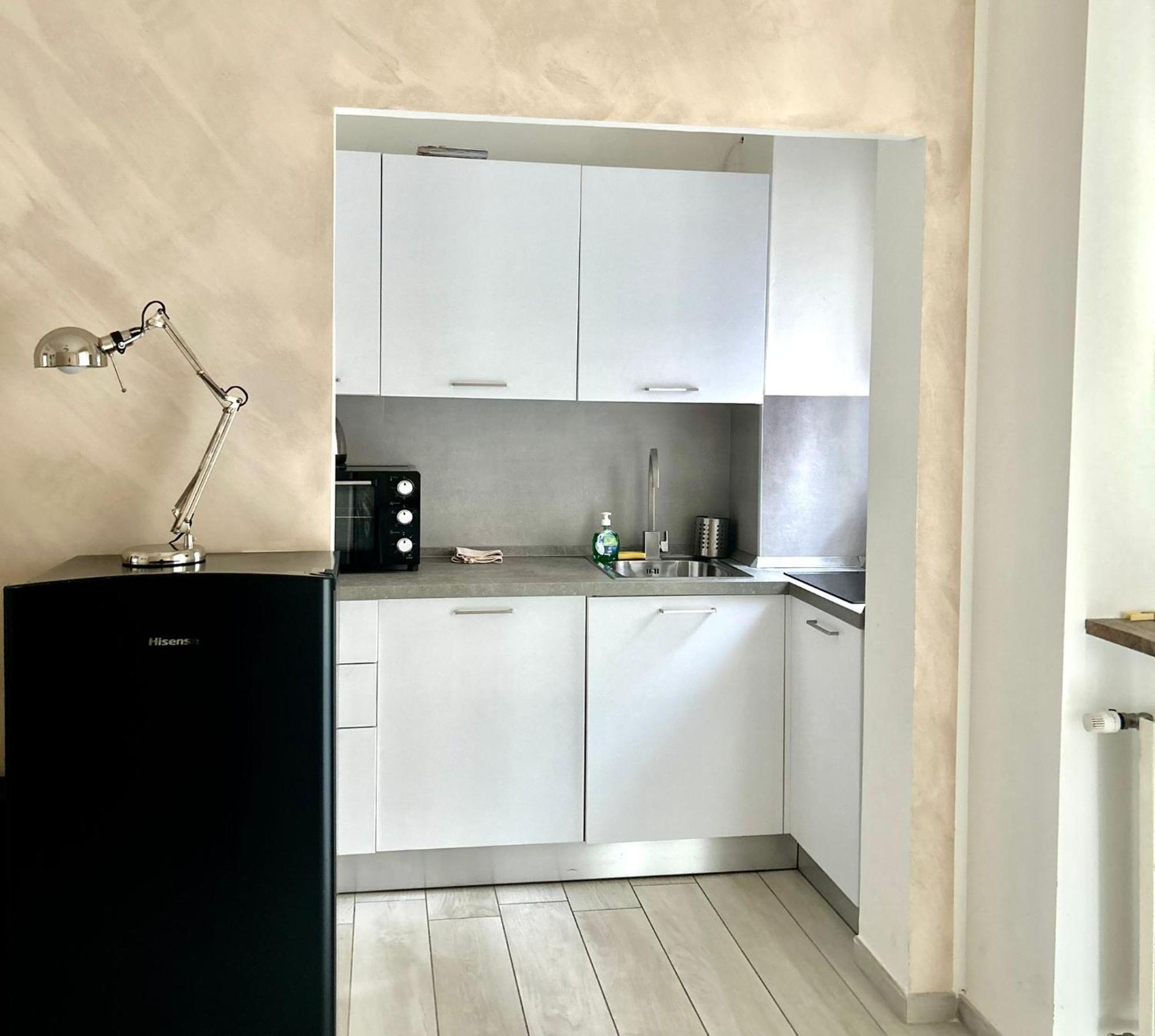 Lovely 2 Room Apartment With Small Garden Milão Exterior foto